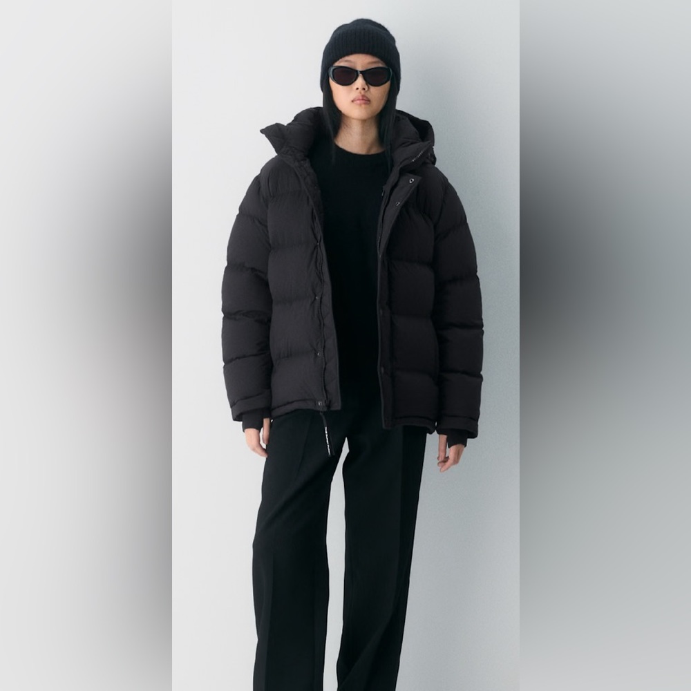 NWT Aritzia Black Puffer Jacket SIZE LARGE